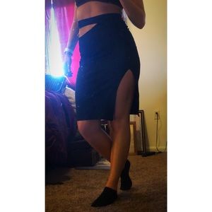 Black Cut Out Skirt w/ Leg Slit🖤